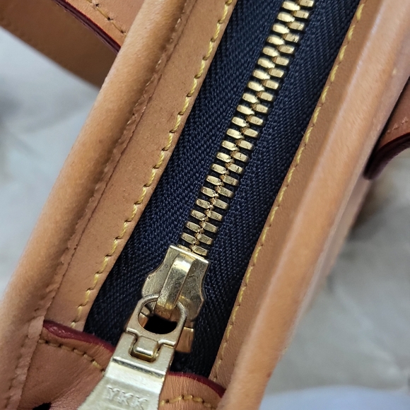 Authentic Dooney and Bourke  Top zip Shopping tote - Picture 8 of 13